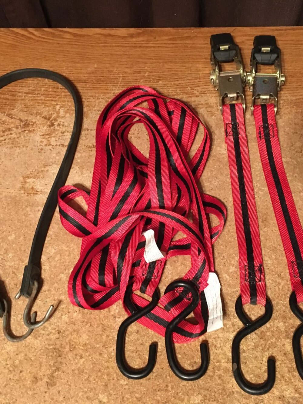 LOT OF 2 TASK FORCE 10FT RATCHET TIE DOWN AND 1 RUBBER TARP STRAP